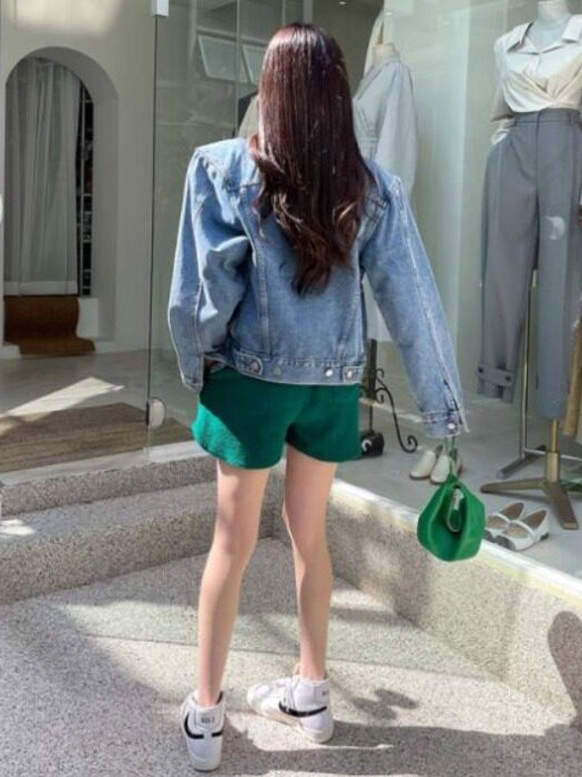 유행을 타지 않는 클래식한 홍콩 스타일의 스트리트 패션 - Street Fashion Hong Kong 리뷰 및 가격