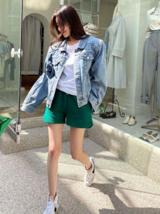 유행을 타지 않는 클래식한 홍콩 스타일의 스트리트 패션 - Street Fashion Hong Kong 리뷰 및 가격